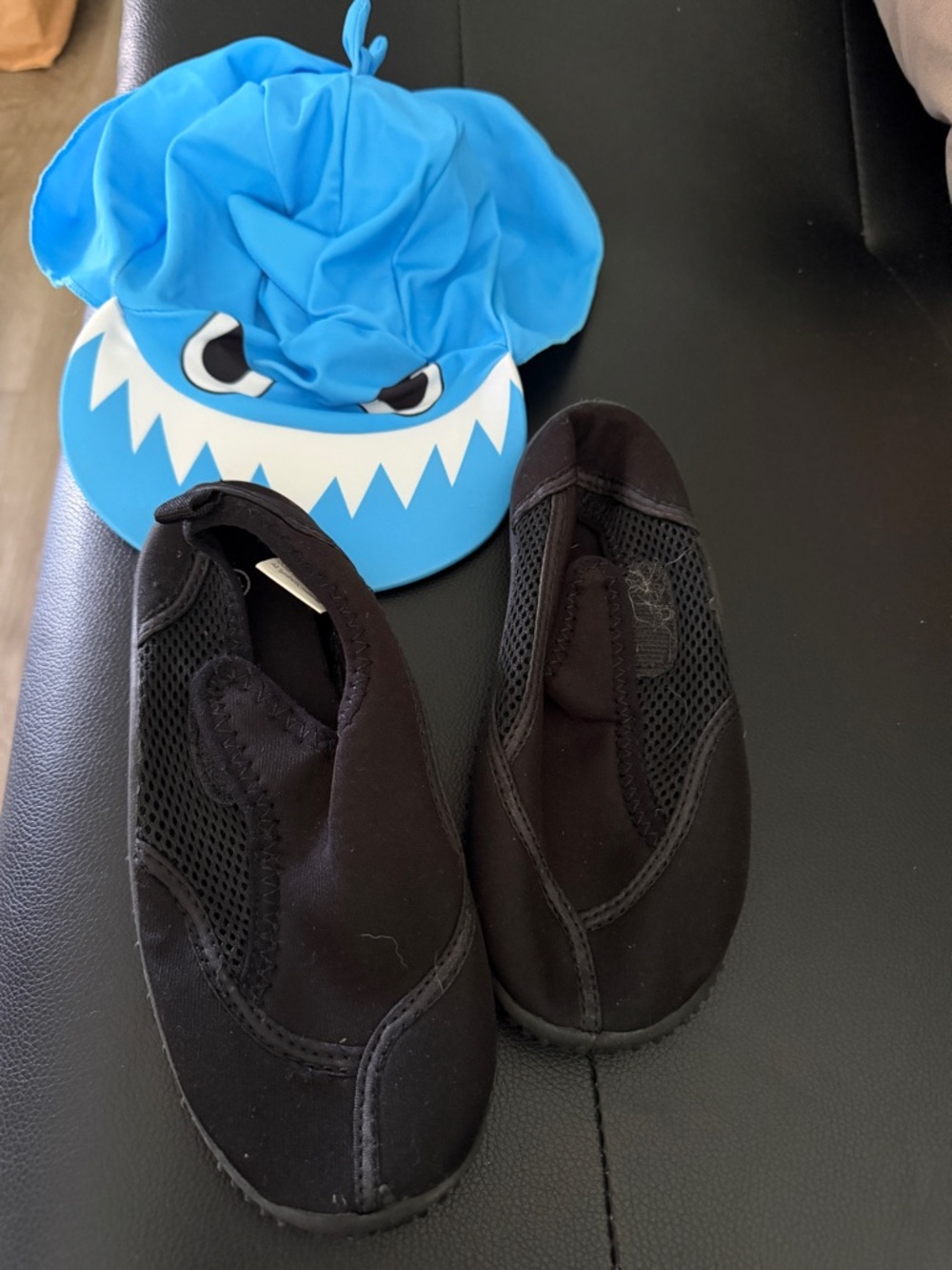 Kids Shark Swim Cap - Bright Blue and Kids water aquatic shoes black size 13/1 - Picture 6 of 8
